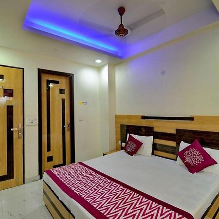 Hotel Goel Residency Delhi Zewnętrze zdjęcie