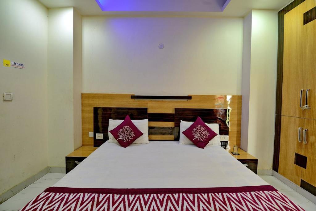 Hotel Goel Residency Delhi Zewnętrze zdjęcie
